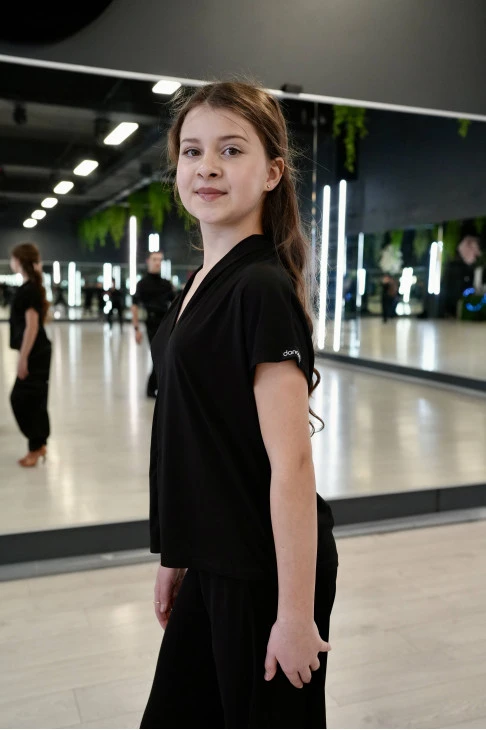 Dance top BL945 for a girl, black, crepe